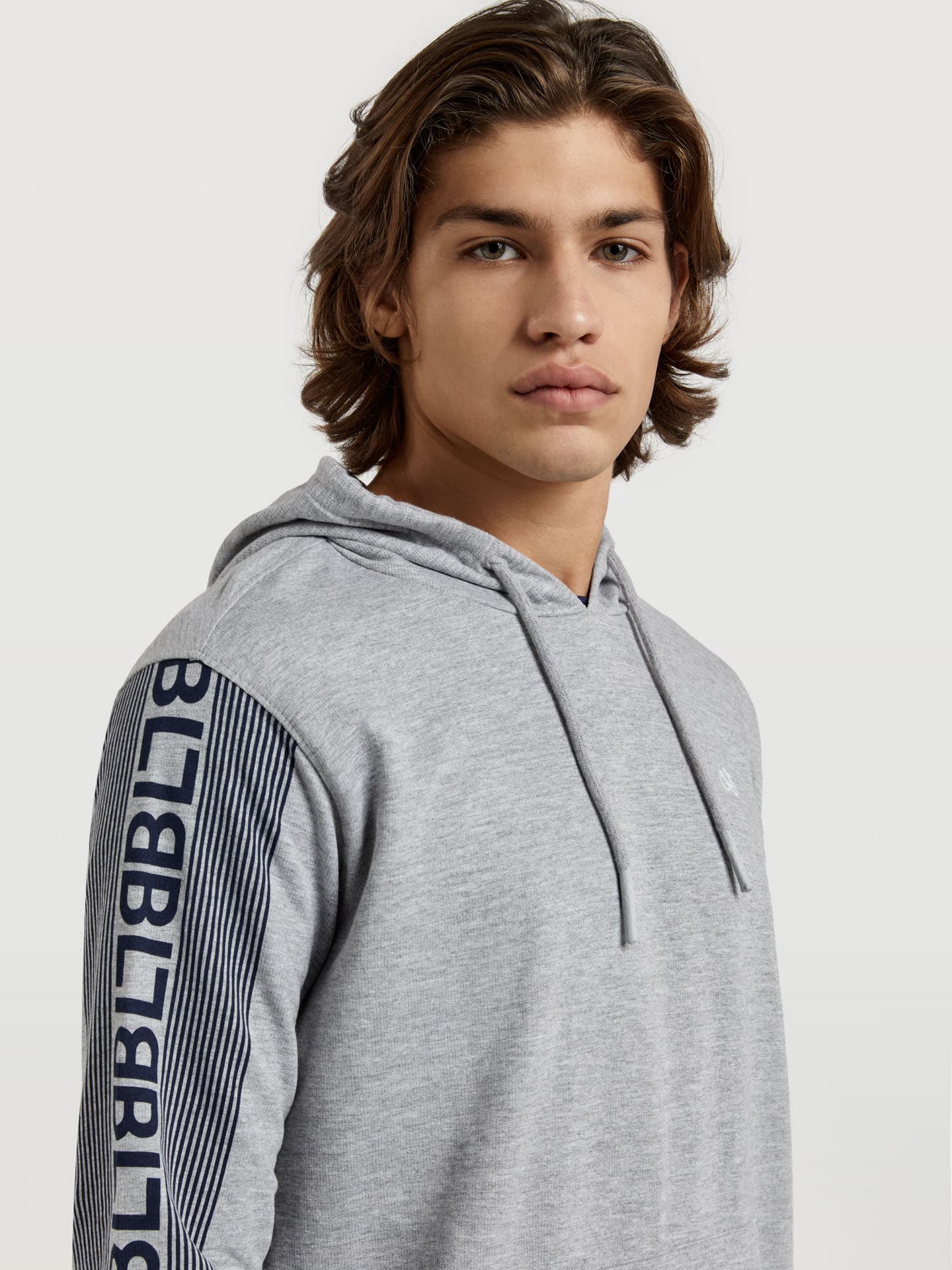 Men's sweatshirt with hood and printed sleeve