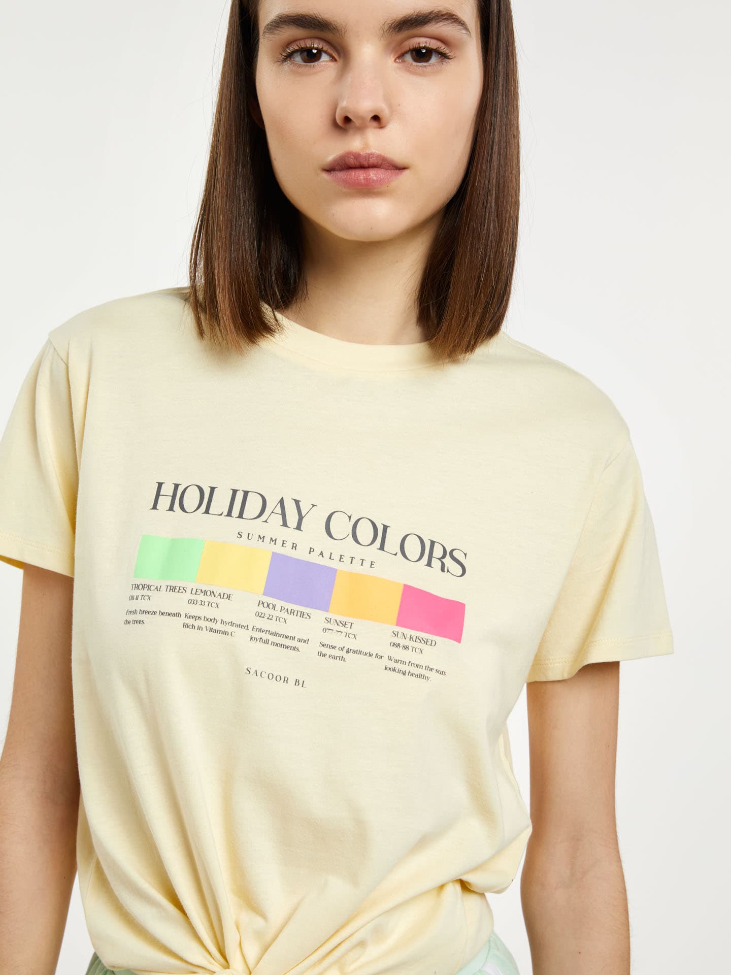 Woman's T-shirt knot Holiday colors